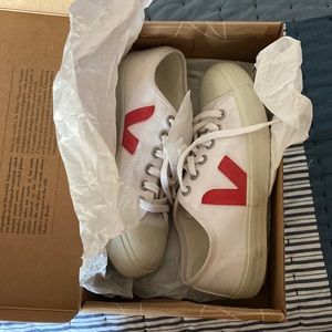 WATA CANVAS WHITE WITH RED.